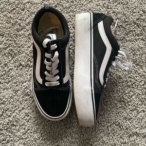 Vans Old Skool Skate Shoe - Black in Size 6